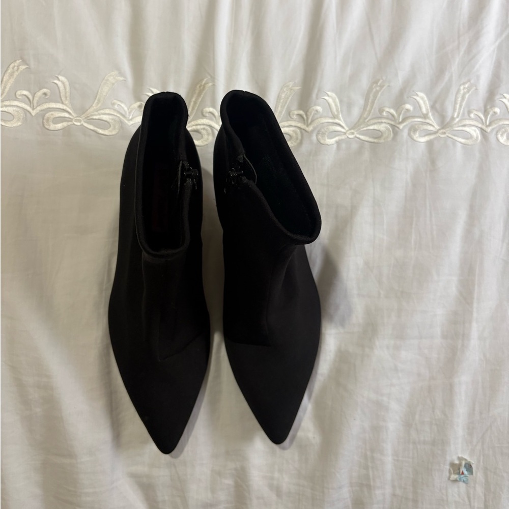 Betsey Johnson Classic Black Pointed Toe Ankle Boots - Picture 2 of 6